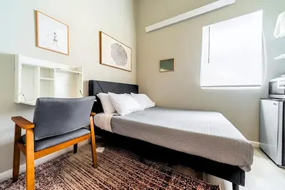 Image de Cozy Micro Suites: Sleeps 2, Minutes to Downtown