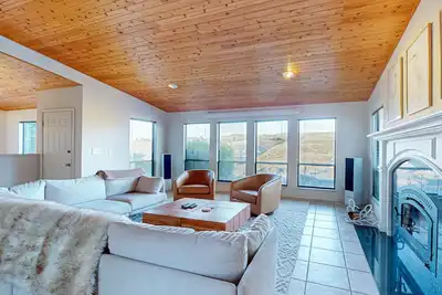 Image de Dreamy Bodega Bay home very private, w/Hillside Views - Hot Tub & Fireplace