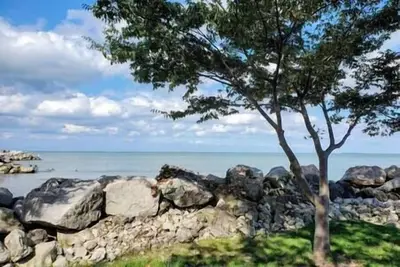 Image de Hot Tub-Lake Erie Beach House, Lake Front