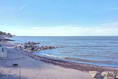 Image de Pet Friendly Water Front Private Beach Lake Erie