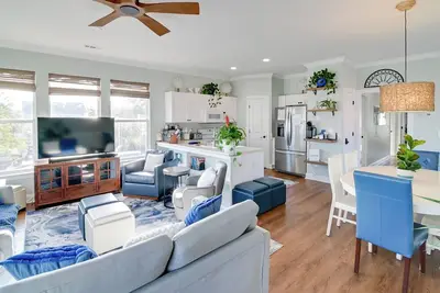 Image de Walk to Beach: Carolina Beach Home w\/ Rooftop Deck