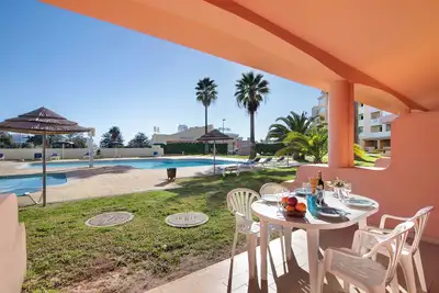 Image de Appartement 'Bela Vista House T2' avec piscine partagée, terrasse privée et Wi-Fi
