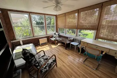 Image de Charming 3-bedroom apartment in serene Grosse Pointe Park, close to lake