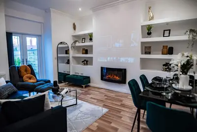 Image de Manchester - 4 Beds - Sleeps 7 - Street Parking