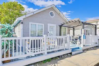 Image de Walk to Ocean: Pet-Friendly Home in Long Beach!