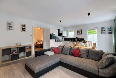 Image de Appartement \"Schiller's Urban Escape\" avec vue sur les montagnes, terrasse privée et Wi-Fi