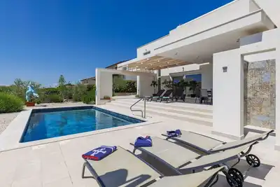 Image de Maison de vacances privée avec piscine privée, climatisation, Wifi, Tv, terrasse, animaux admis