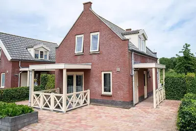 Image de Bungalow à Zuytland avec ponton privé