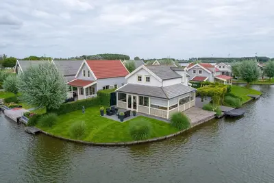 Image de Belle maison de vacances au bord de l'eau