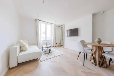 Studio rénové rue du Roi de Sicile / Marais