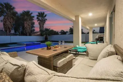 Image de *Serene* 4br w/ Pool, Spa, Pool Table & Game Room!