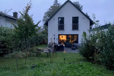 Image de 4 Pax Chill Room in Bed & Breakfast Haus Oase Munich. There are pretzels and coffee