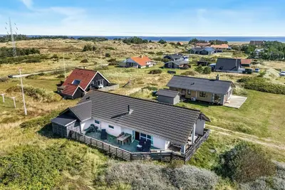 Image de Spacious holiday home, located close to the North Sea, halfway between Hvide.