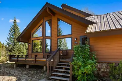 Image de Lionhead Retreat - A wonderful home located outside of West Yellowstone