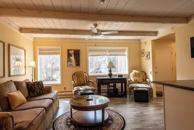 Image de Atelier Condo 1094 - New Lisiting! Close to Sun Valley Village & Ski School