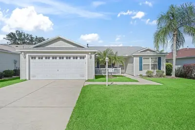 Image de Charming 3-Bedroom Retreat with Golf Cart – Explore The Villages in Style!