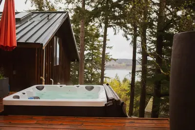 Image de Cozy Treetop Cabin *Hot Tub*
