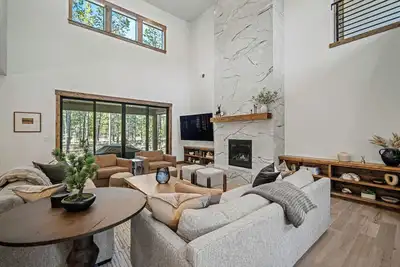 Sunriver Hideaway with Hot Tub, Forest Views, and A/C