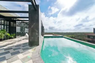 Image de One block from beach in Hotel Zone-Free Beach Club