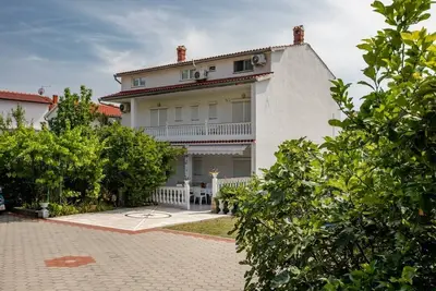 Image de Marjetka & Tina in Rab - Kvarner Region / Marjetka & Tina in Rab - Appartement für 4-6 Personen Ap2