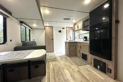 Image de Camping Life Brand New Camper