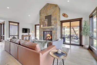 Stunning Home in Summit Sky!