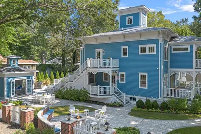 Image de Juniper Presents: 8-Bdrm Suites in Iconic Union Pier Summer House