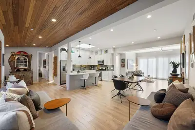 Image de Gallery House *30+ Days Rental*