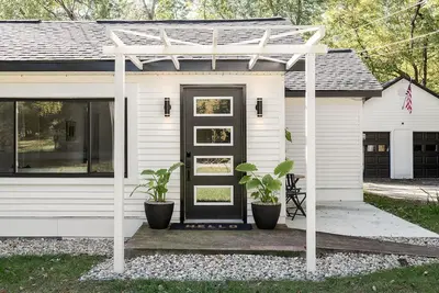 Image de The Glenn; Mid-century home with hot tub, fire pit, bicycles & more
