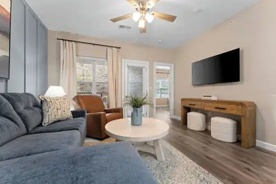 Image de New Condo! ! 5 minutes to the action, Gameroom, Family & Dog Friendly
