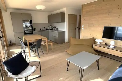 Image de Pied des pistes de ski, 2ème étage, piscine, balcon, parking, télévision, casier à ski, 65m²