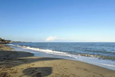 Image de Charmant studio climatisé les pieds sur la plage.