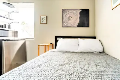 Image de Cozy Micro Suites: Sleeps 2, Minutes to Downtown