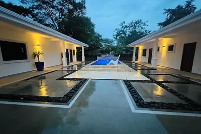 Hacienda Iguana 3 brm 4 bath private house w\/pool steps away from Beach club