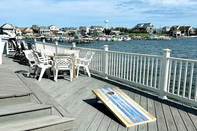 Image de A Vacation You Will Never Forget! Water Views Everywhere. . .