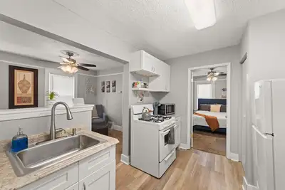 Image de Gordon Square Gem | Cozy 2br Near Dining & Shops