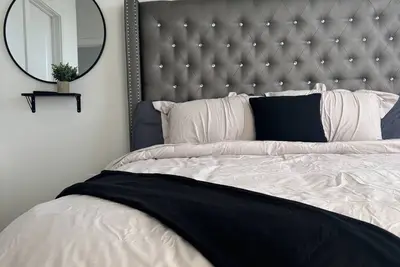 Image de Elegant Highrise Walk to Truist Park Free Parking