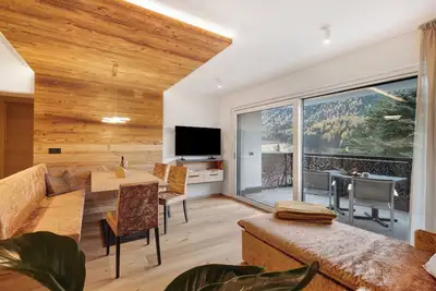 Image de Appartement 'Paradeis Apartments A19' avec vue sur la montagne, terrasse privée et Wi-Fi