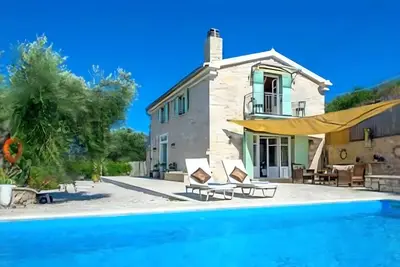 Image de Appartement \"Siorra Angelina Villa\" avec piscine privée, Wi-Fi et climatisation