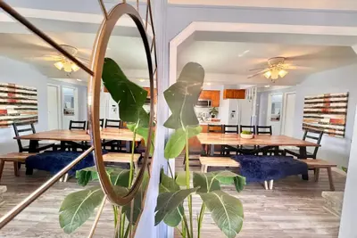 Image de Spacious 4-bedroom house in fabulous Madison Heights with WiFi, Ac, fitness room