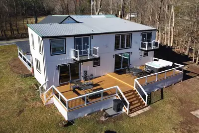 Image de Catskills Escape! Hot Tub, Massage Chairs & Games