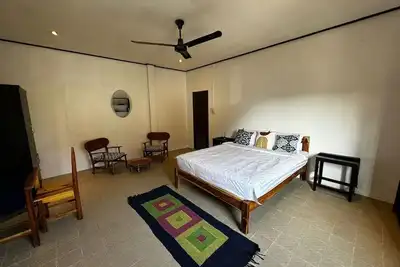 Image de A bedroom in a local area!