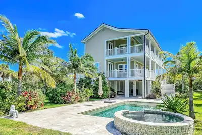 Image de Waterfront 5 Bedroom Mansion with Pool&Dock