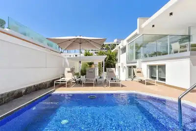 Image de Belle maison de vacances privée avec piscine privée, climatisation, Wifi, Tv et patio