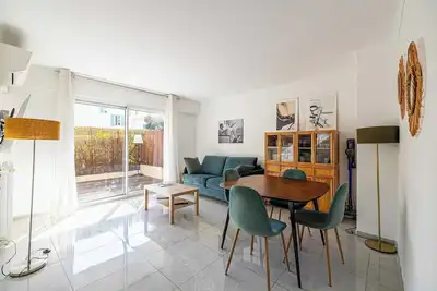 Image de Charmant appartement avec grande terrasse et A/C
