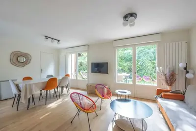 Image de Charmante maison avec jardin dans résidence avec piscine