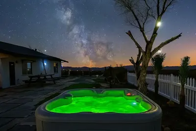 Image de 5-acre Desert Views • Stargazing • Hot Tub • Hammock • Games • Bbq • Sport Court
