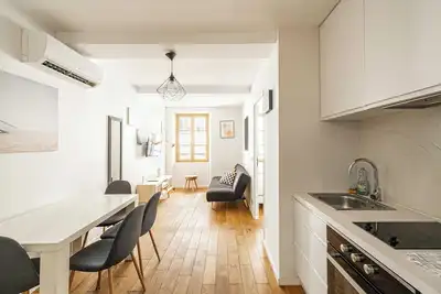 Image de Cosy T2 rénové - rue Meynadier Cannes Centre - 2br/4p