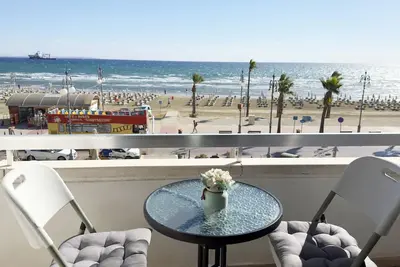 Image de Chic Sea View apartment with WiFi and Ac in Larnaca Centre
