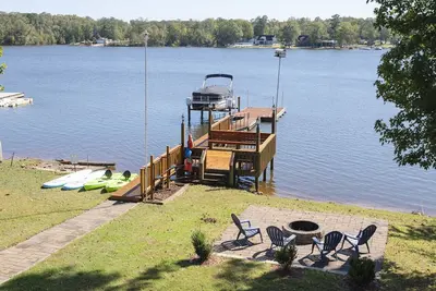 Image de New-Lakeside Getaway w Priv Dock Lake toys & more